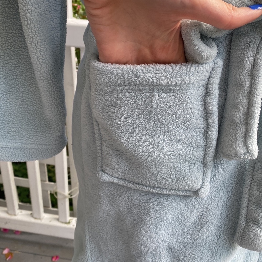 Light Blue Robe with Front Pockets - Picture 2 of 6
